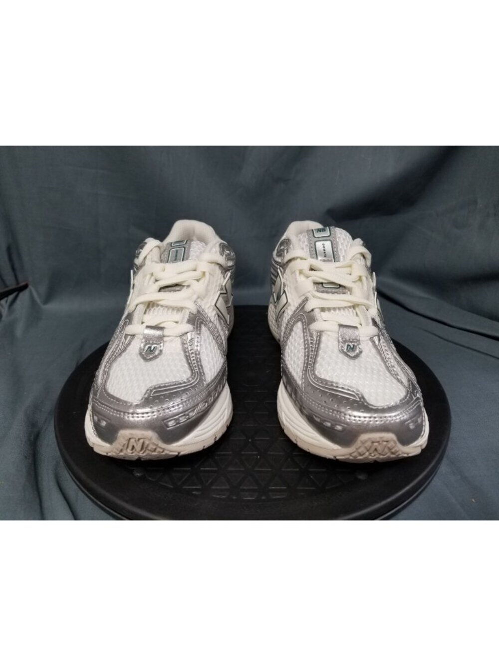 New Balance 1906 Sneakers M1906REE Silver Cream Women's Size 7 NEW NO BOX !! - Picture 3 of 11